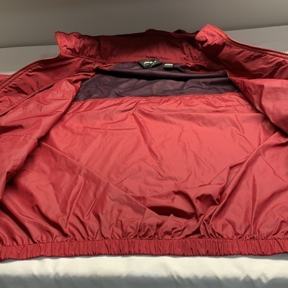 EDDIE Bauer Nylon Shell Windbreaker Packable Hidden Hood Colour Burgundy Large - Picture 6 of 13